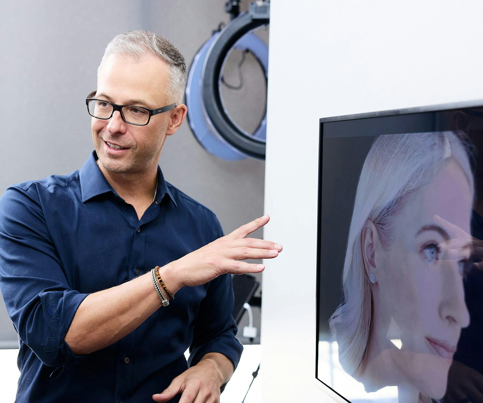 Dr. Guy showing 3D imaging of patient